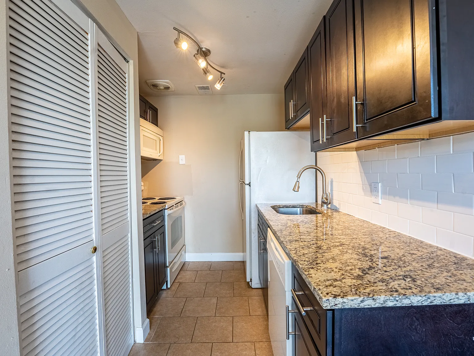 1 bed, $1,025 — Photo 4