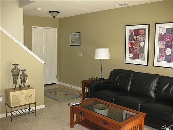 3rd image of 135 Southbridge Ln