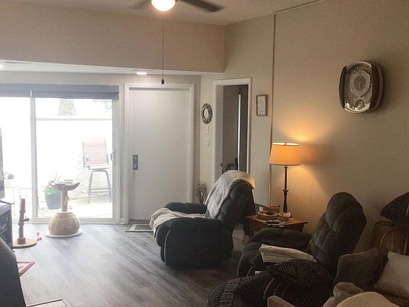 4th image of 1075 Lancaster Blvd APT 5