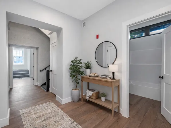 241 W 6th St, Lowell, MA