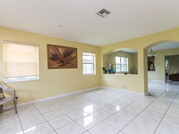 4th image of 1408 NW 208th Way