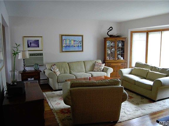 2nd image of 121 Brown St