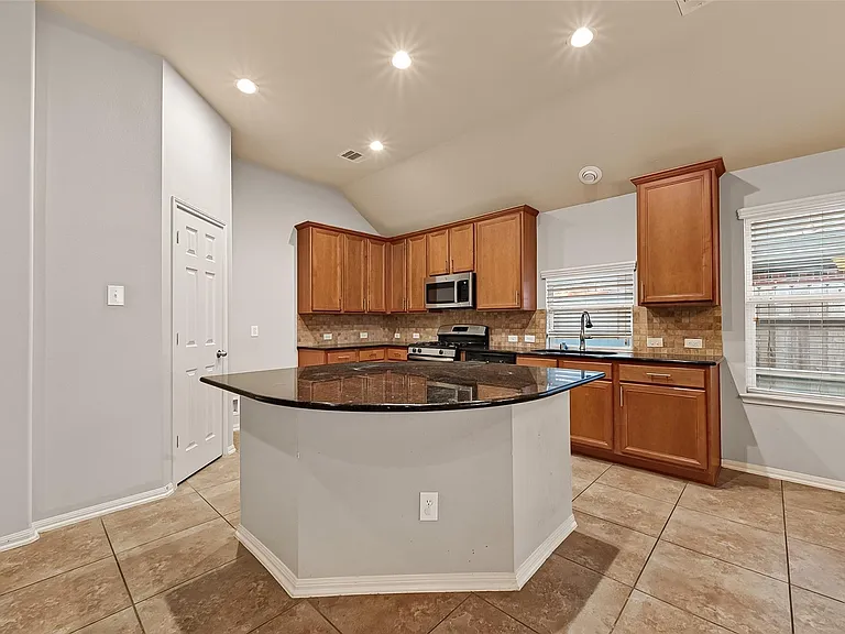 28207 Chalet Park Dr — Photo 13