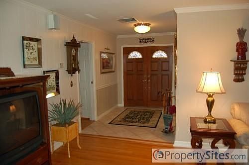 4th image of 3501 Meadowbrook Dr