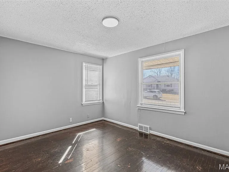 7471 Sharon Dr — Photo 5