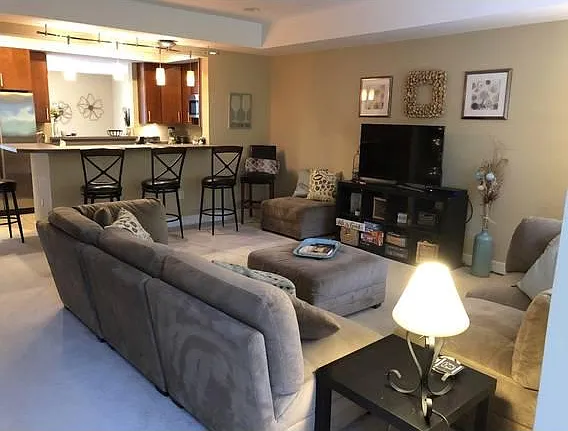 688 Oakwood Ave — Photo 2