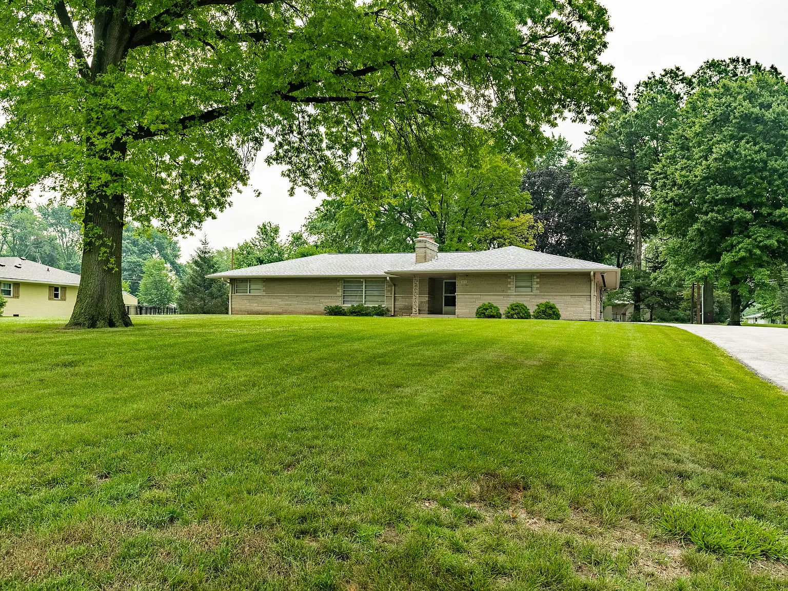 3 bed, 1.5 bath, 3360 sqft, $2,200 — Photo 2