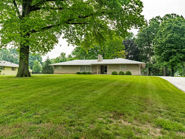 8071 Allisonville Rd — Photo 2