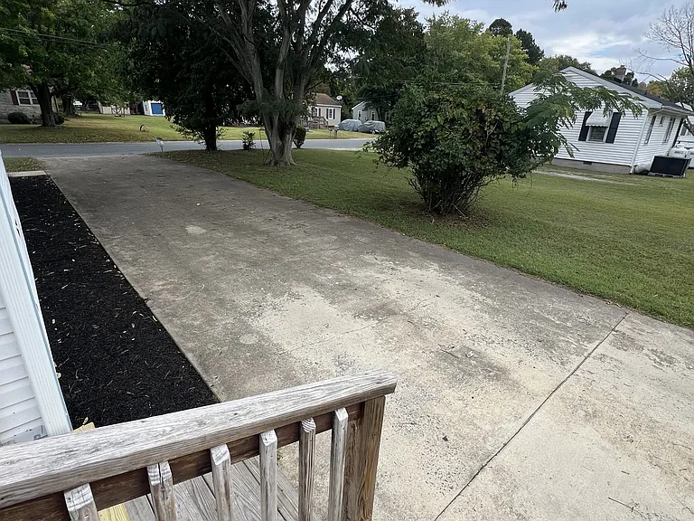 504 Robinson St — Photo 11