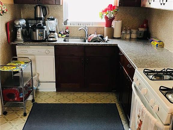 4th image of 7715 Kenton Ave