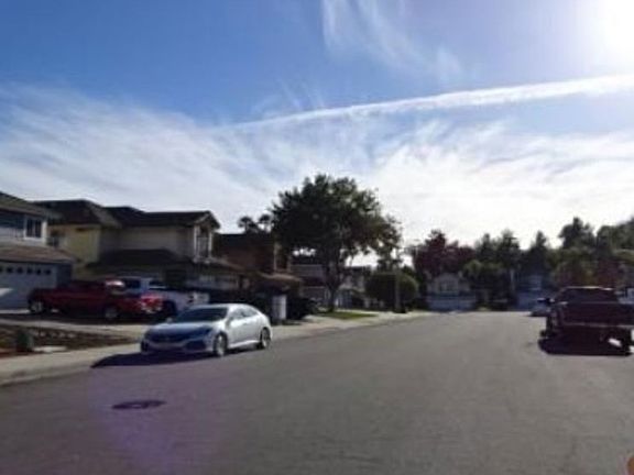 Exterior Neighborhood (street photo)