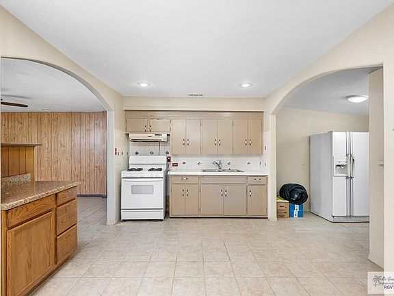 4th image of 103 W 8th St