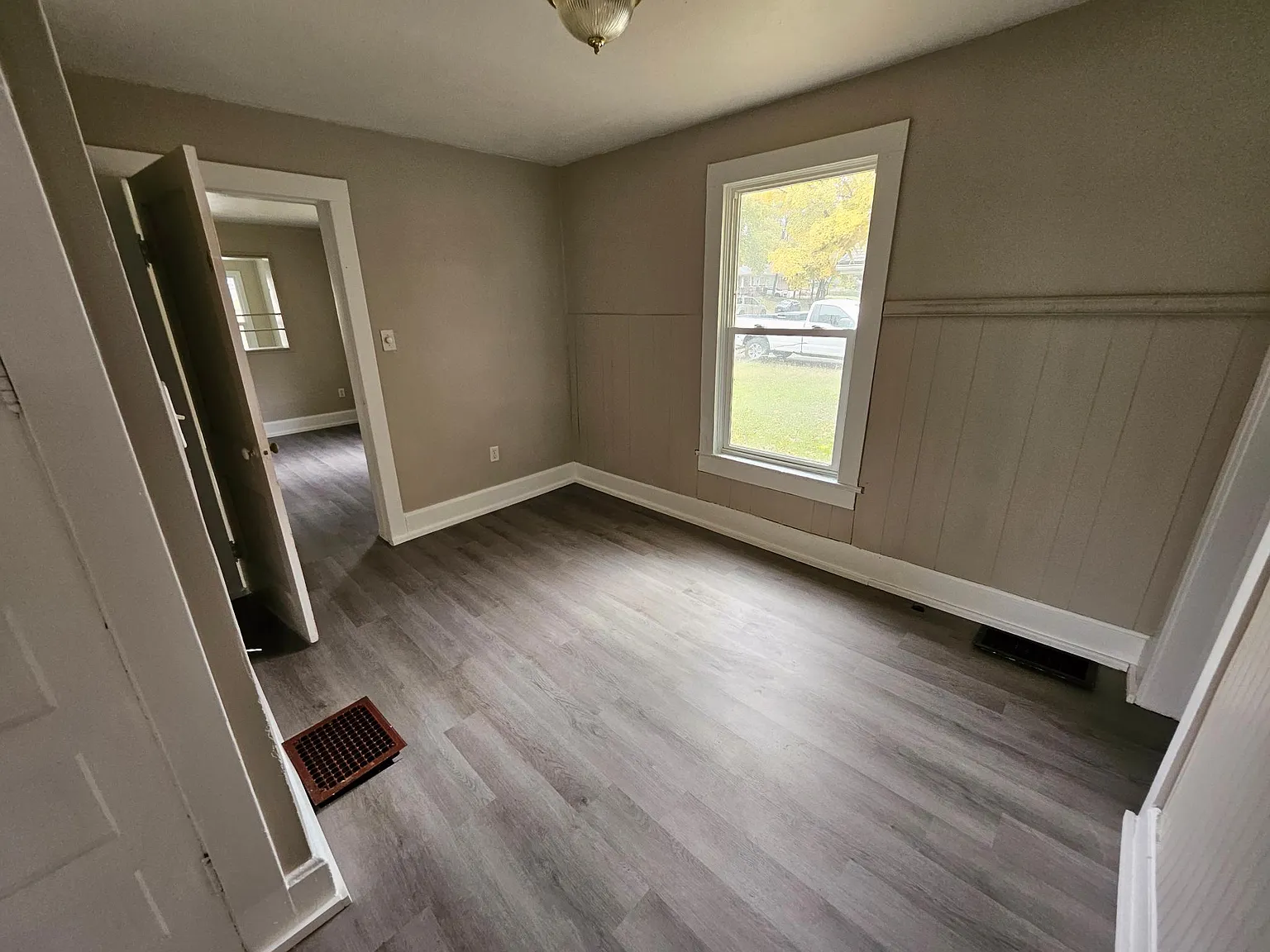 104 S Huttig Avenue — Photo 3