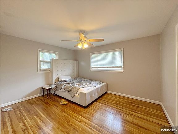 3rd image of 622 Knickerbocker Road
