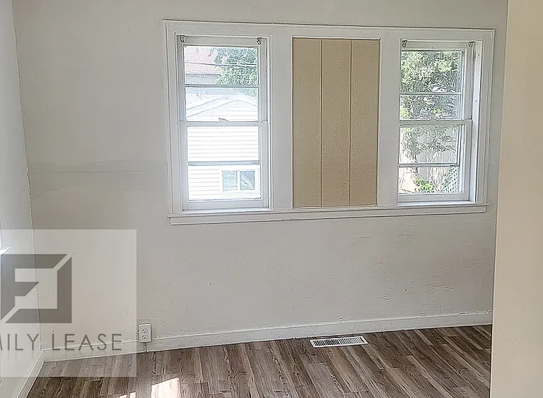 542 7th Ave S — Photo 14