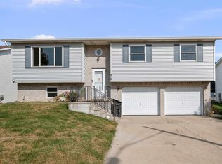 916 Ash Dr, Colona, IL 61241