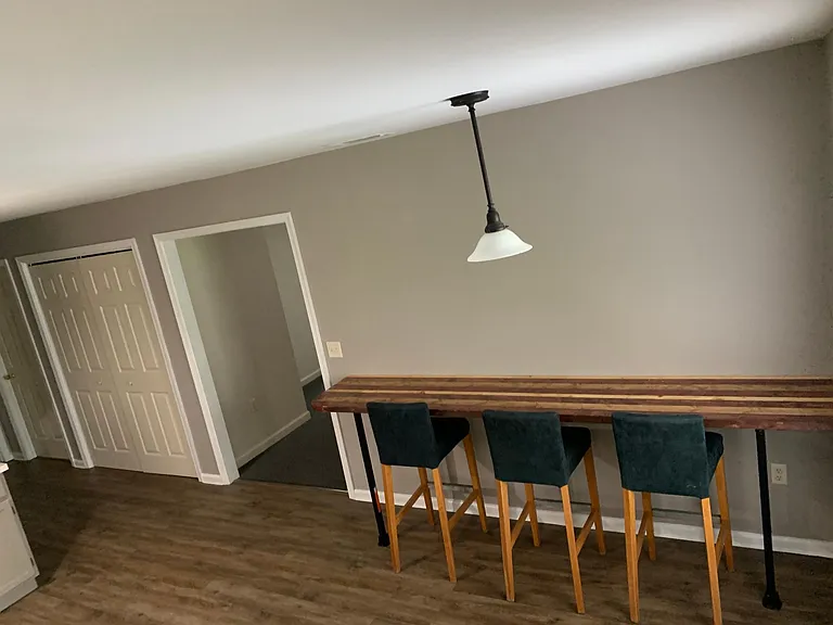 Bespoke breakfast bar.