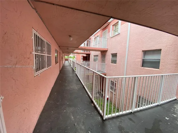 19851 SW 114th Ave APT 205, Miami, FL 33157