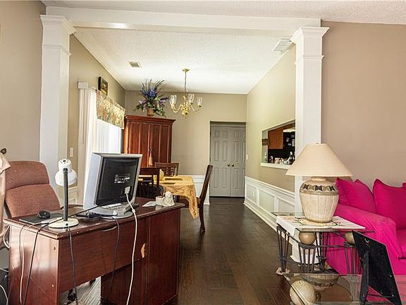 4th image of 1051 Lulworth Ln