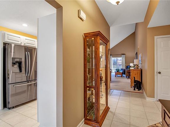 3rd image of 26 French Oaks Ln