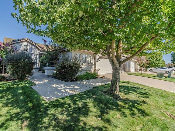 3rd image of 88 Westbrook Dr