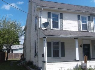 8 Maple St, Slatington, PA 18080