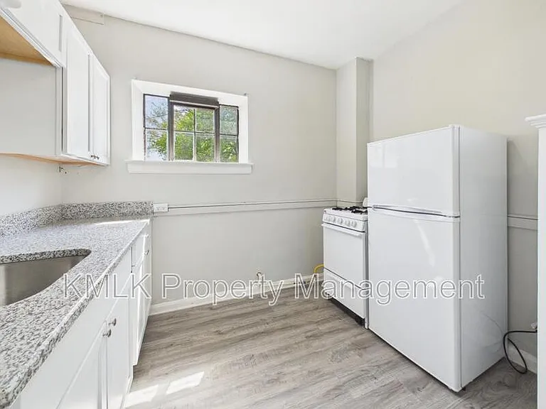 1352 Kenilworth Ave — Photo 18