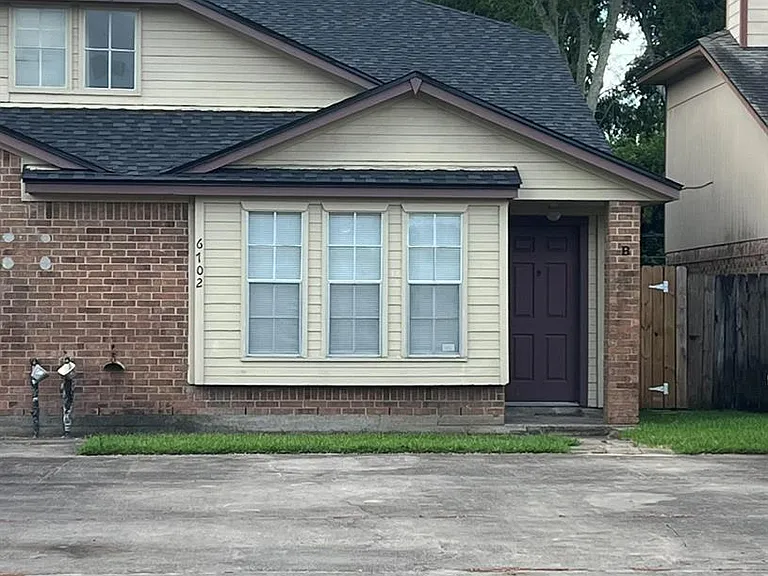 6702 Tamar Dr — Photo 3