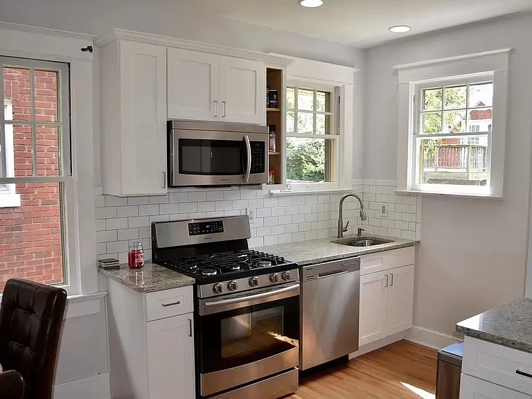 124 Cannons Ln — Photo 8