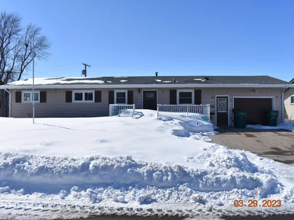 633 1st St NE, Garrison, ND 58540