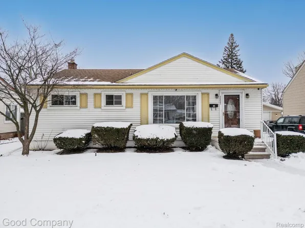 22021 Lange St, Saint Clair Shores, MI 48080