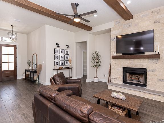 4th image of 257 Cibolo Way