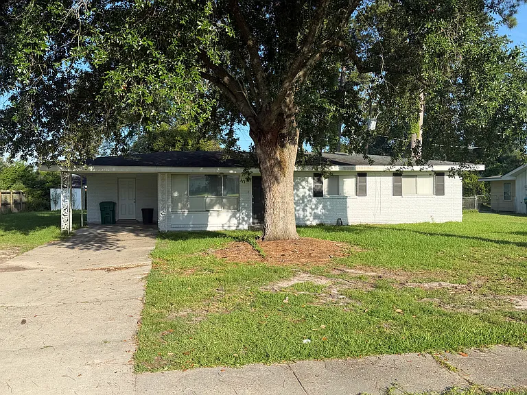 107 Sherry Dr — Photo 2