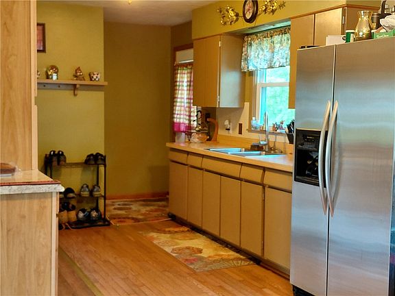 3rd image of 358 Hadley Rd