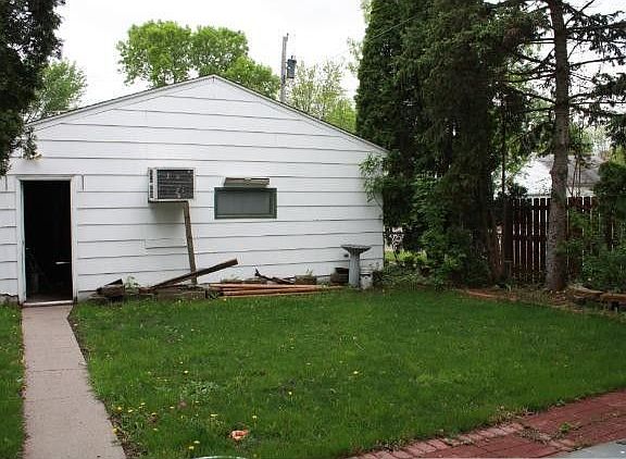 3rd image of 1122 Jessamine Ave E