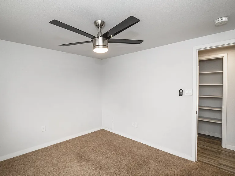 410 Delaware St — Photo 54