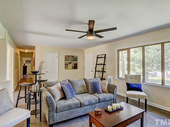 3rd image of 111 Brenrose Cir