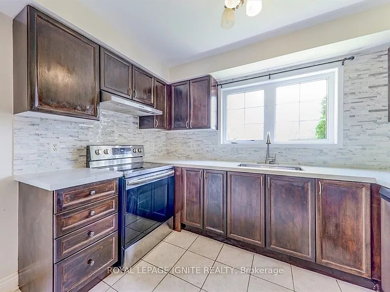 57 Armitage Cres — Photo 21