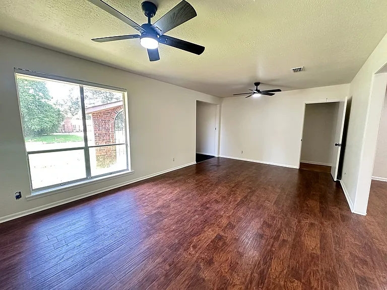 1008 Francais Dr — Photo 2