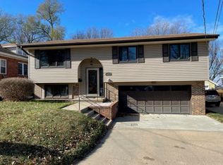 430 Huntington Ave, Council Bluffs, IA 51503