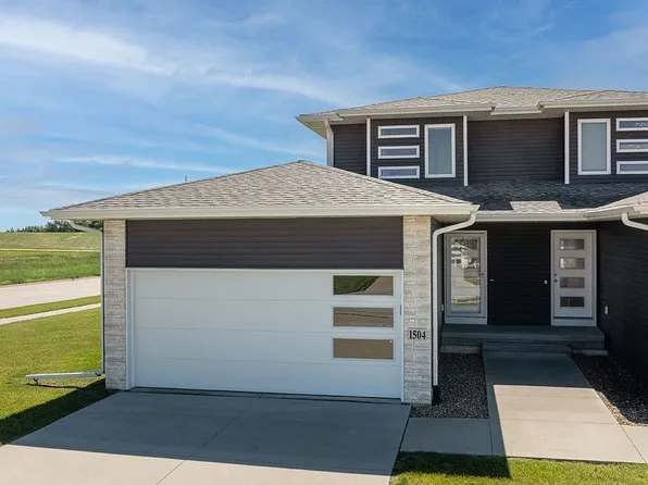 1504 Applewood Dr, Fairfax, IA 52228