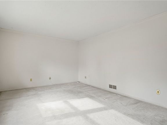 5th image of 1605 Calico Ct