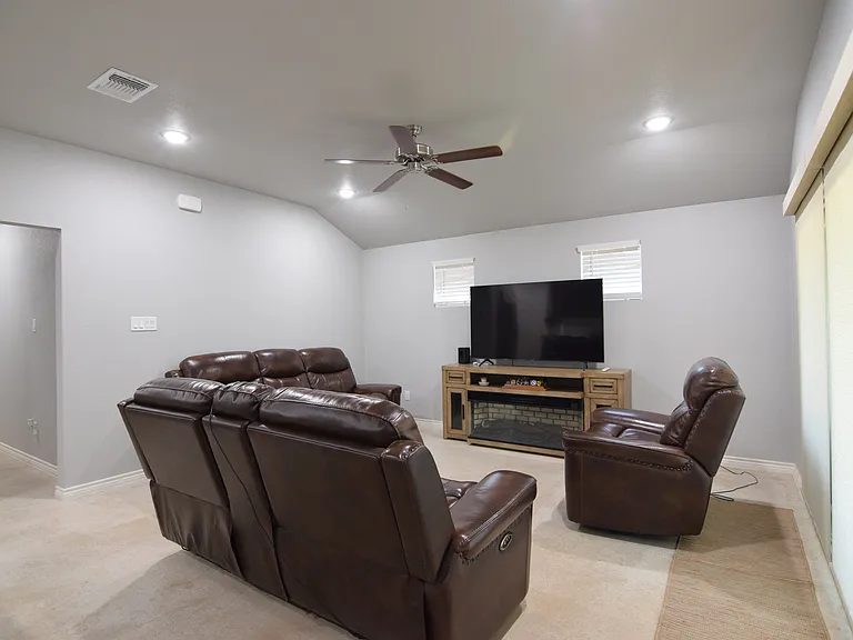 1464 Dryden Ave — Photo 8