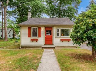 102 Pleasant Cir, Canton, MA 02021