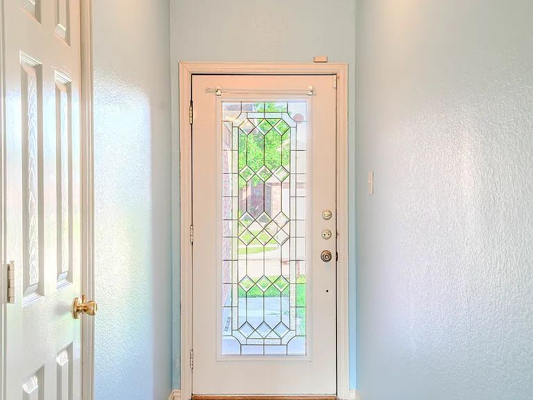 1019 Telluride Dr — Photo 2
