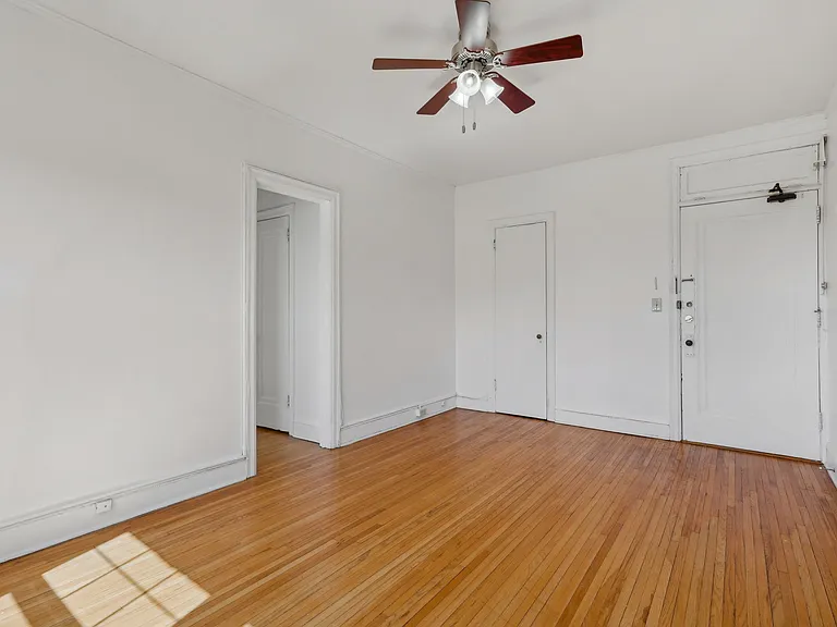Summit Hill Apartments — Photo 20