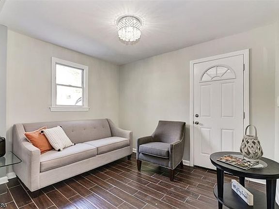 5th image of 418 Virginia Ave