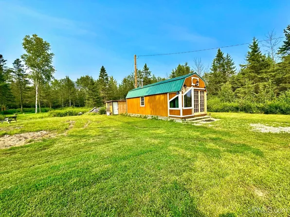 8008 Old Wilsey Bay 12th Ln, Rapid River, MI 49878