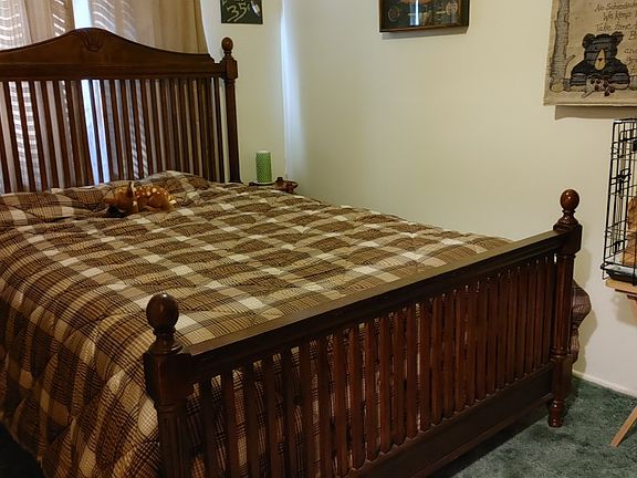 3rd image of 636 E Meadow Ln