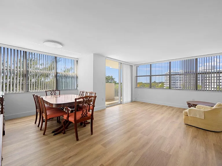 1300 NE Miami Gardens Dr #621E — Photo 8